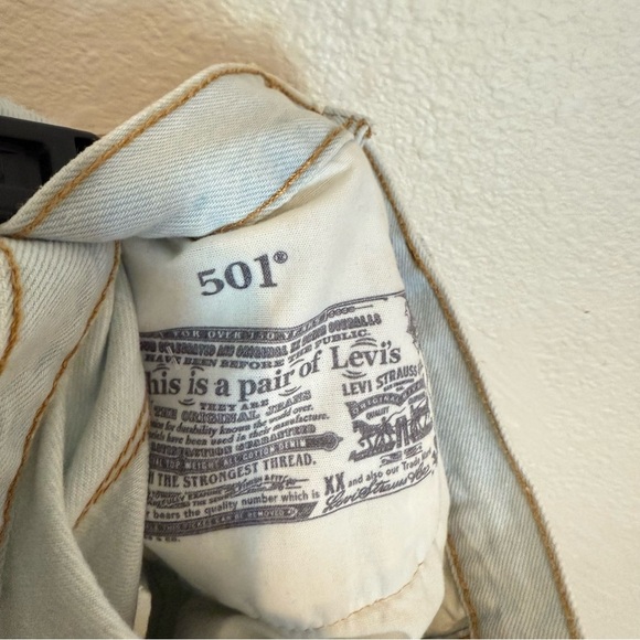 Levi's• Women's 501° Original Shorts - Find Time 27: High Rise Denim, Fly Button - Picture 9 of 10